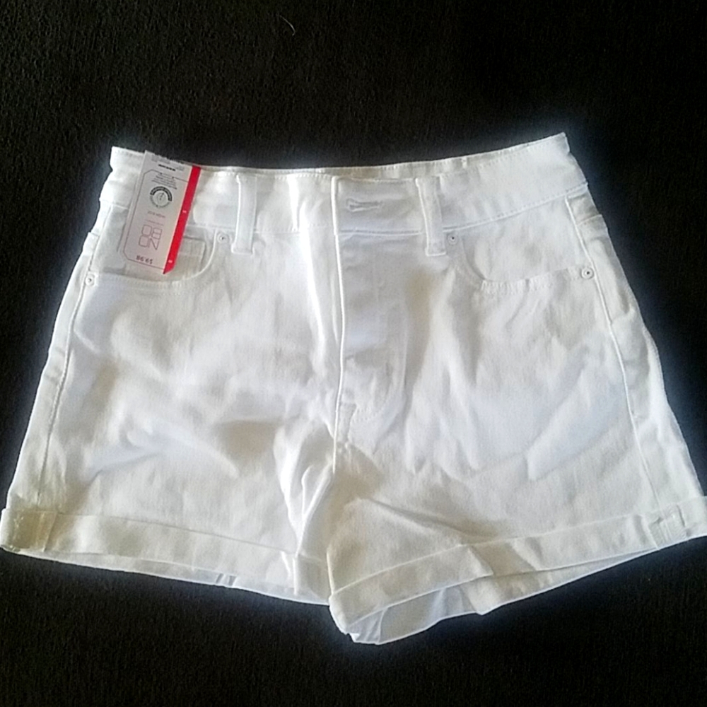 WOMAN'S SHORTS